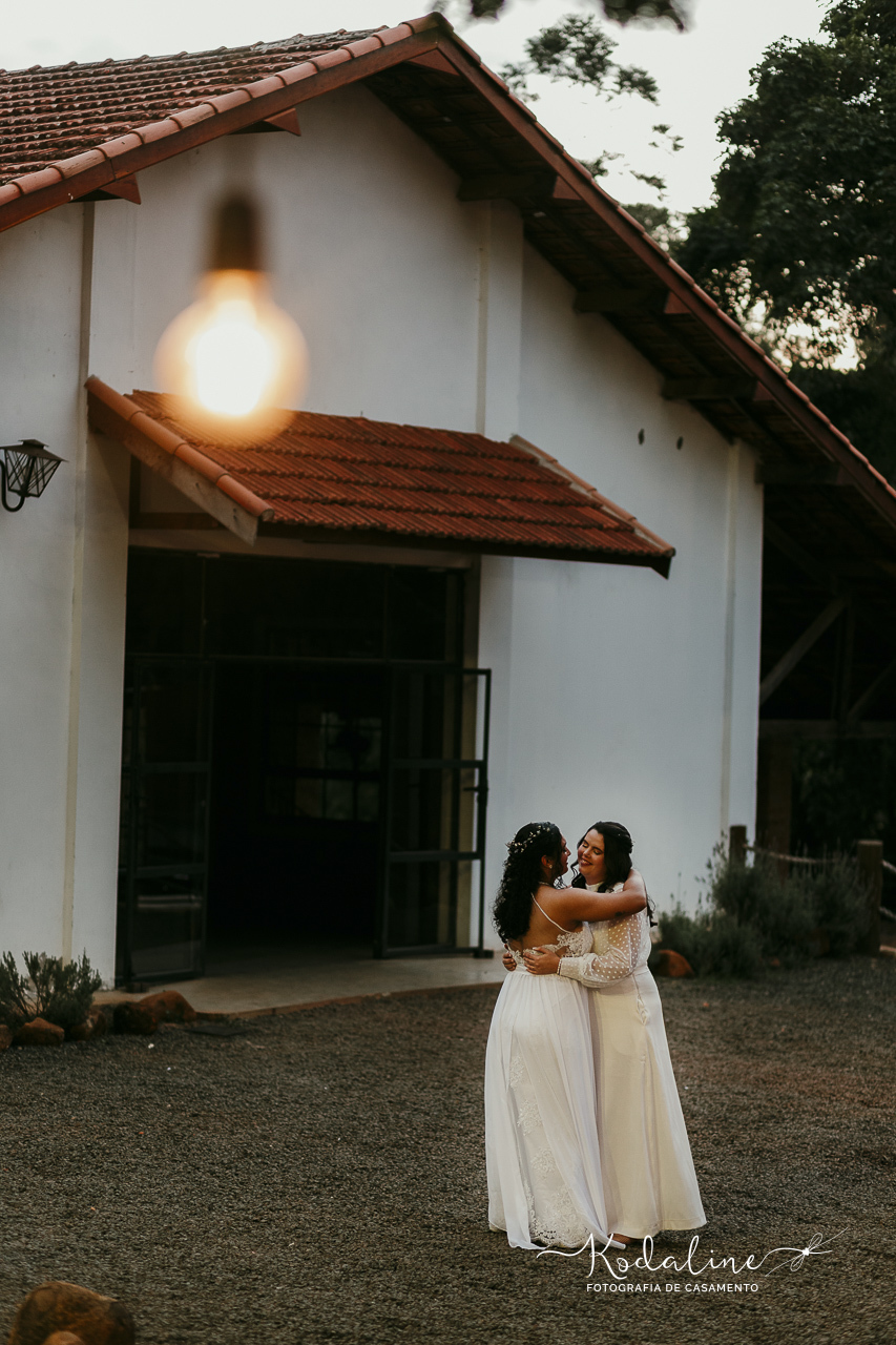 Casamento homoafetivo mulheres realizado no Recanto Januario em Sumaré