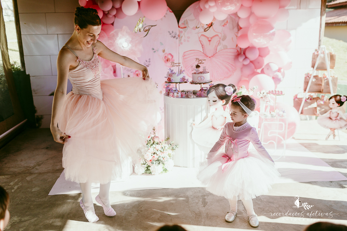 Aniversário de menina com tema ballet realizado na Fazendinha Santa Adelia em São Roque