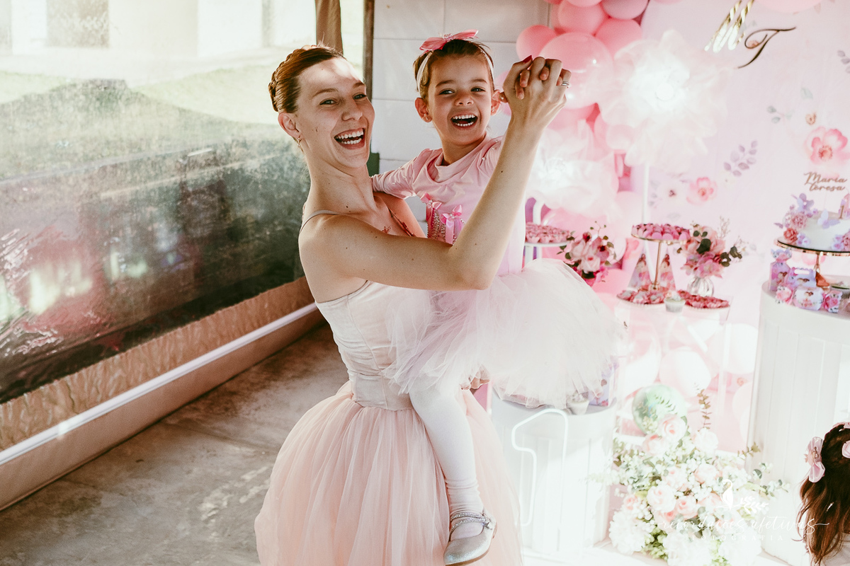 Aniversário de menina com tema ballet realizado na Fazendinha Santa Adelia em São Roque