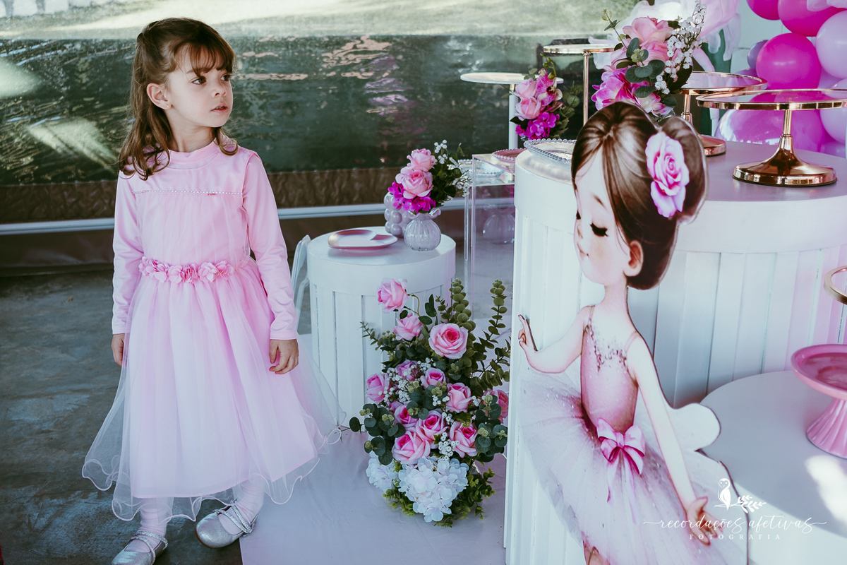 Aniversário de menina com tema ballet realizado na Fazendinha Santa Adelia em São Roque