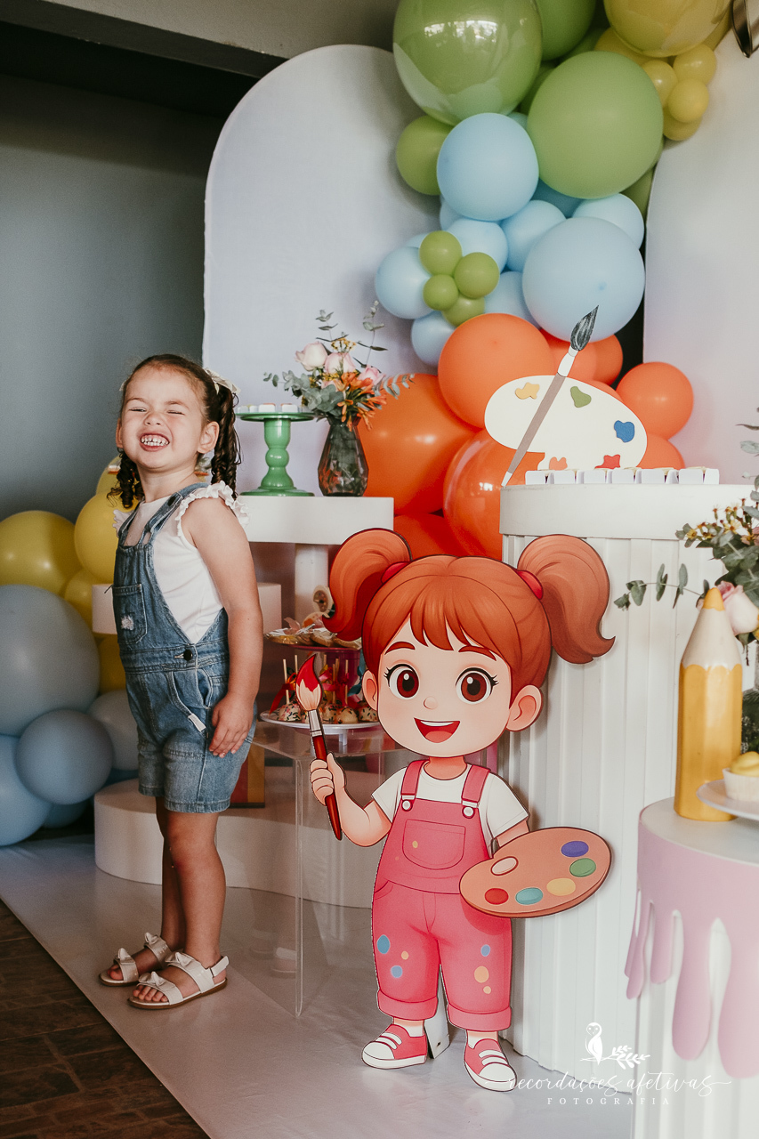 Aniversário menino e menina com tema mundo das cores realizado em São Roque