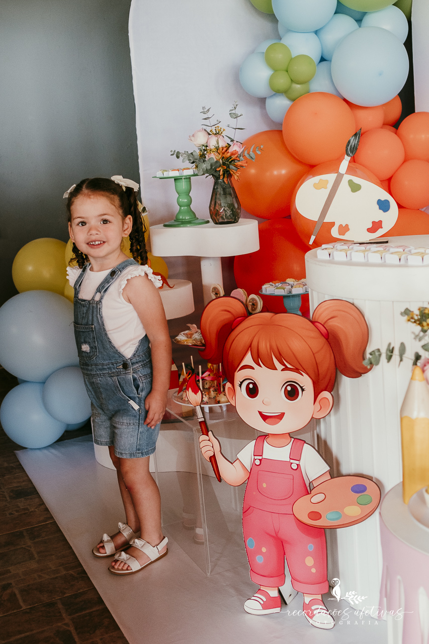 Aniversário menino e menina com tema mundo das cores realizado em São Roque