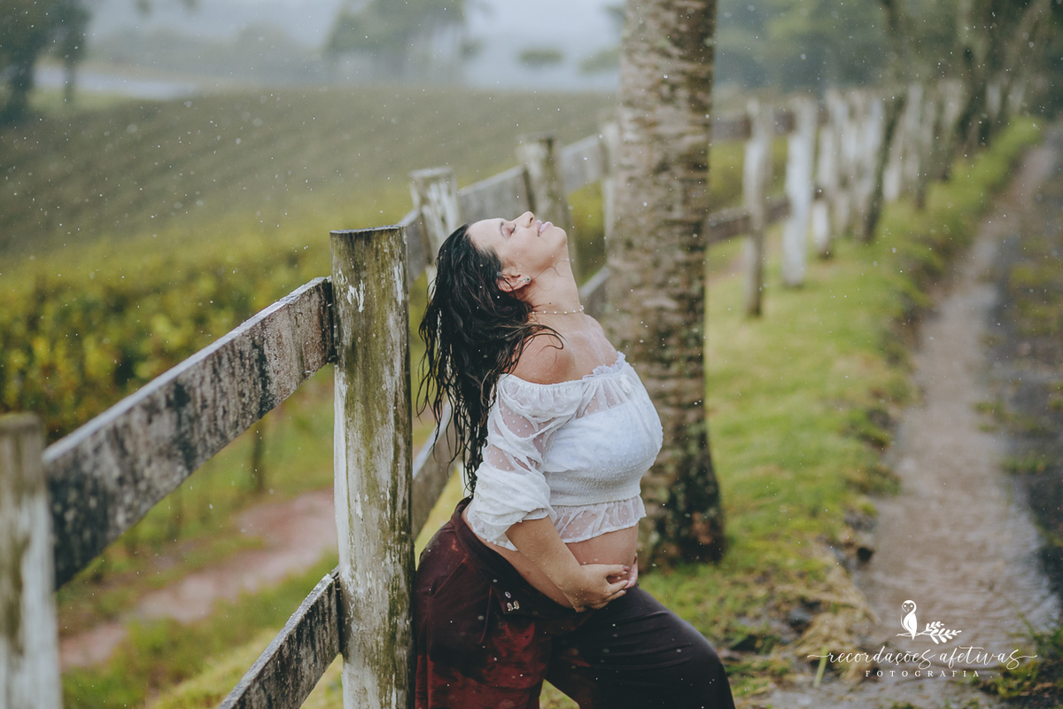 Ensaio Gestante realizado na parreira, na Vinicola Alma Galiza, em São Roque - SP