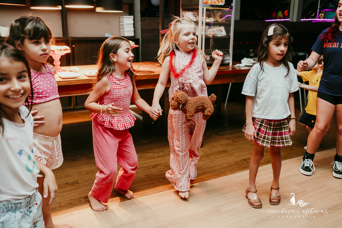Aniversariante se divertindo na baladinha do Planeta Kids