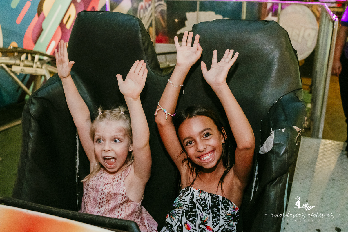 Crianças se divertindo durante o aniversário infantil no Buffet Planeta Kids, na Vila Romana 1