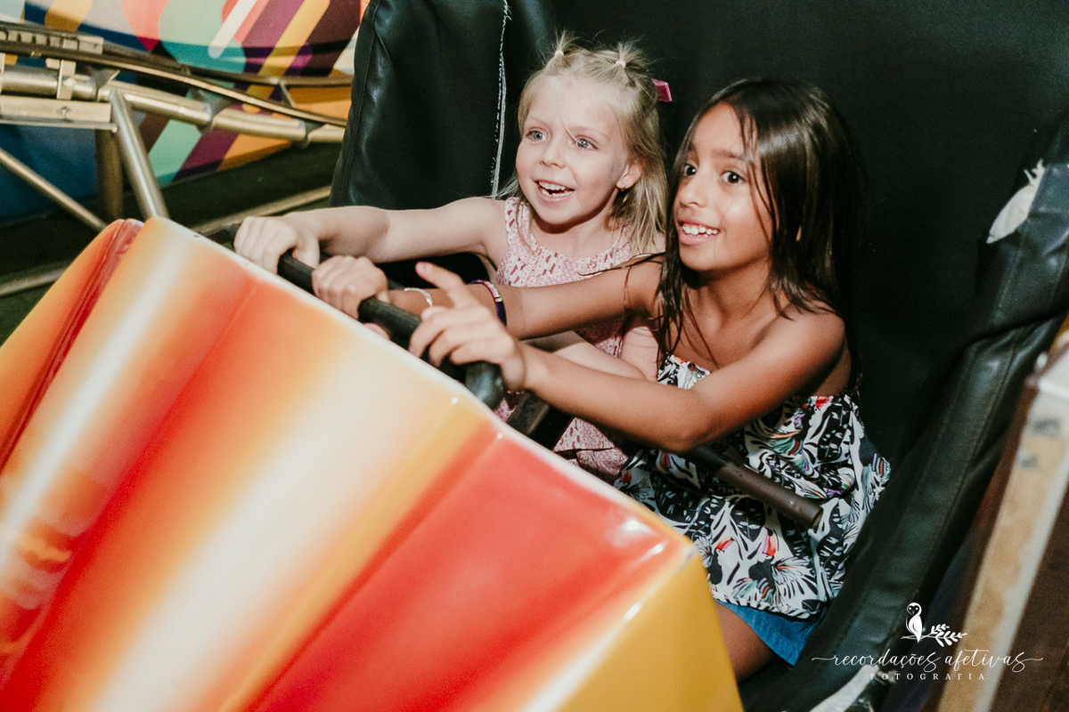 Crianças se divertindo durante o aniversário infantil no Buffet Planeta Kids, na Vila Romana 2