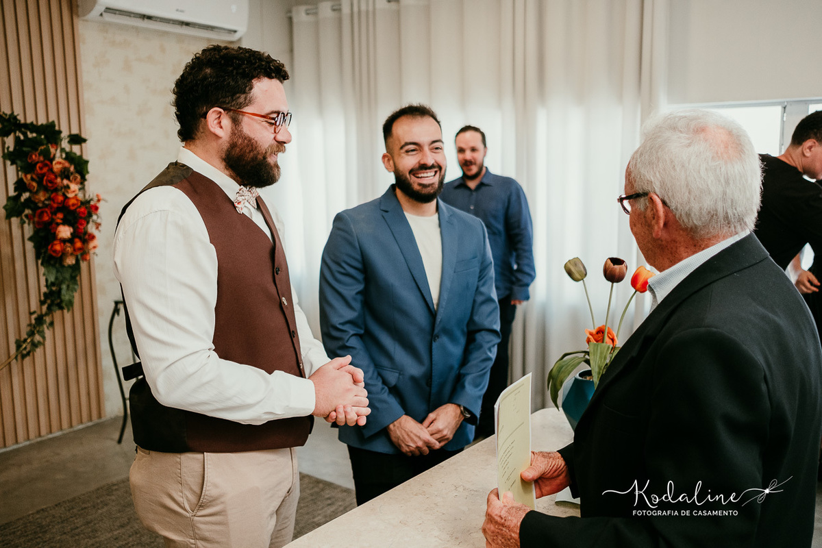 emoção verdadeira no casamento em cartório