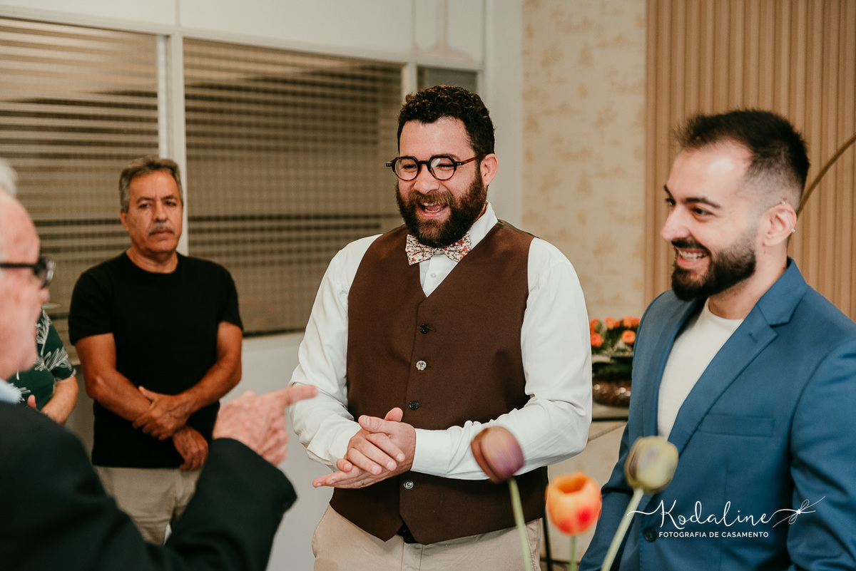 casal sorrindo após o sim