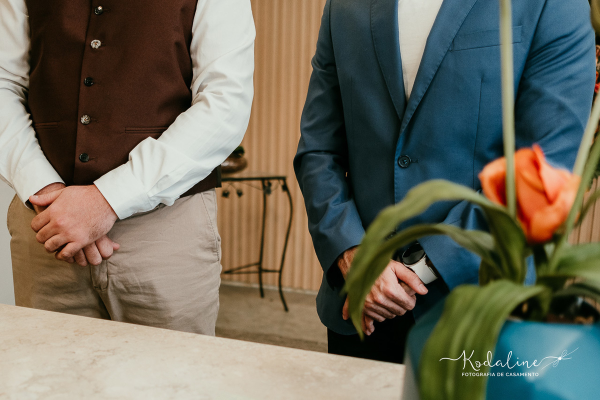 mãos dadas durante a cerimônia civil