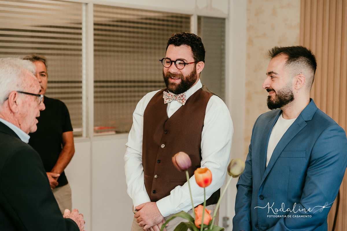 sorriso espontâneo no casamento no cartório