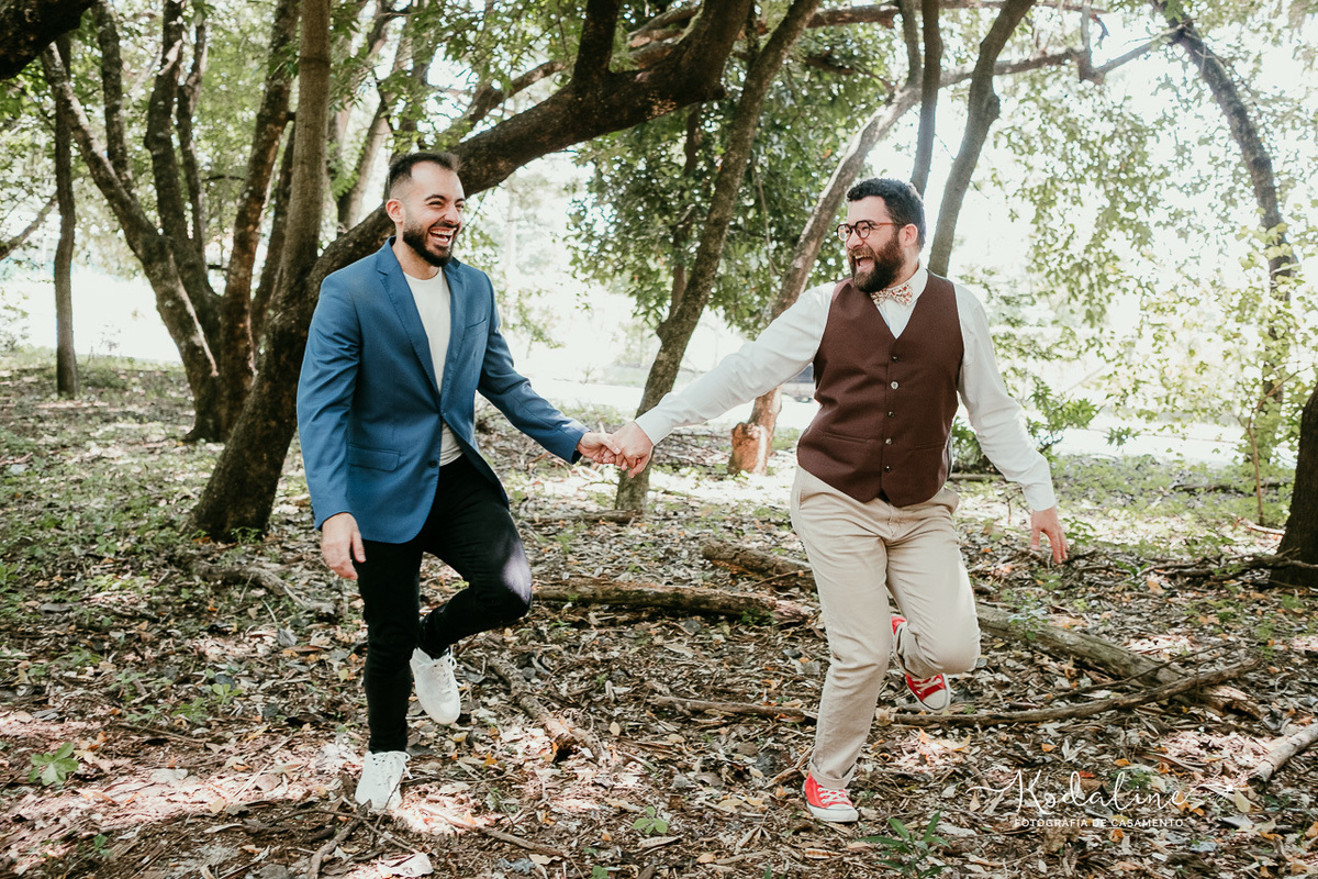 ensaio espontâneo de casal na praça
