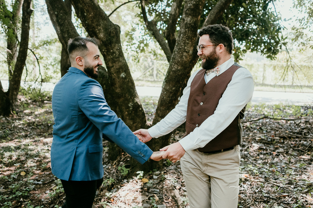 ensaio de casal em área verde em Sorocaba