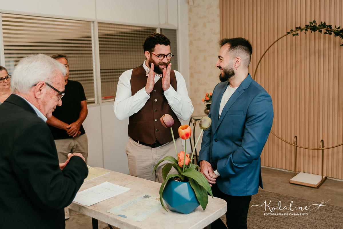 expressão de alegria no casamento civil