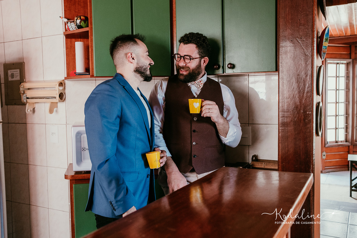 casal em sua rotina com leveza e afeto