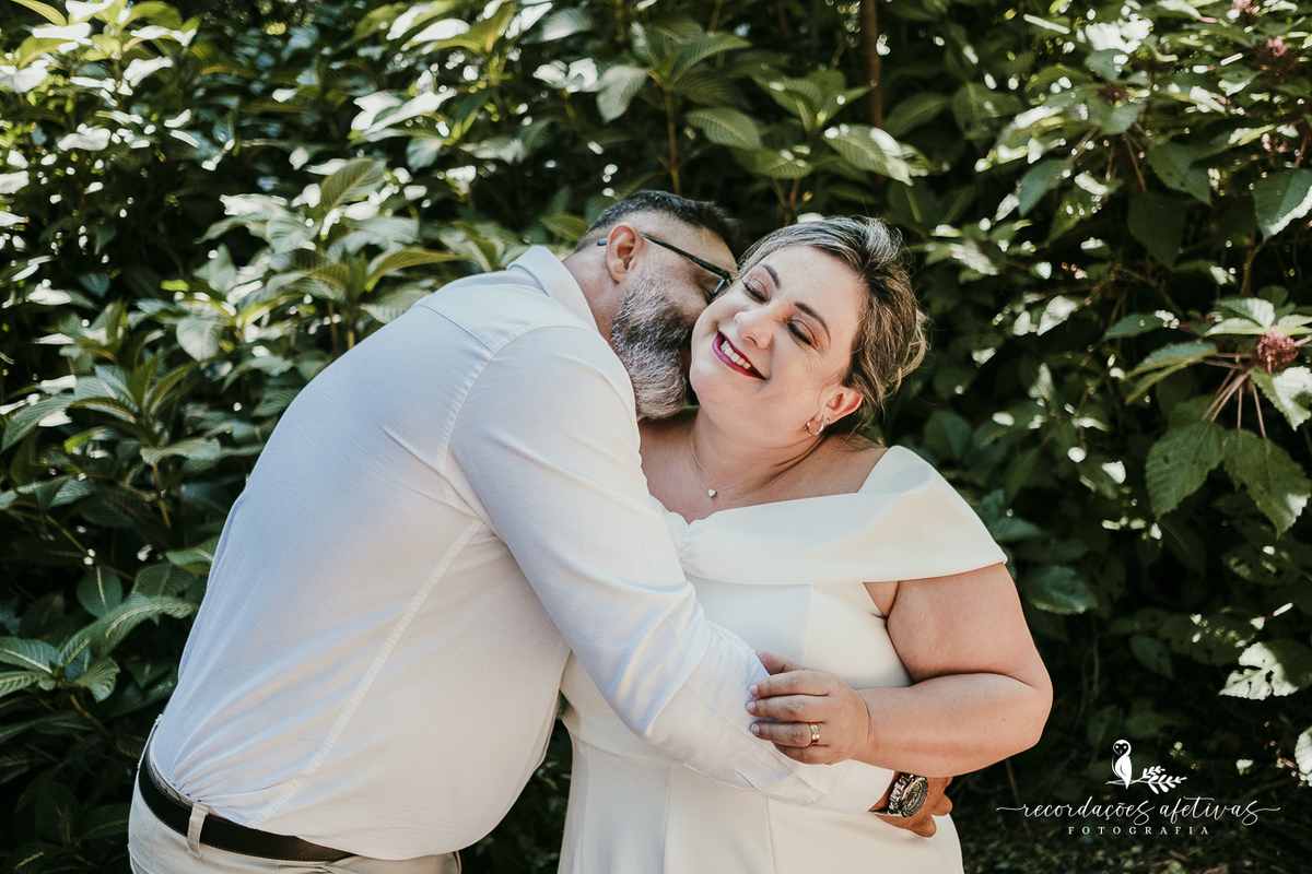 Casal feliz no ensaio realizado na Brasital
