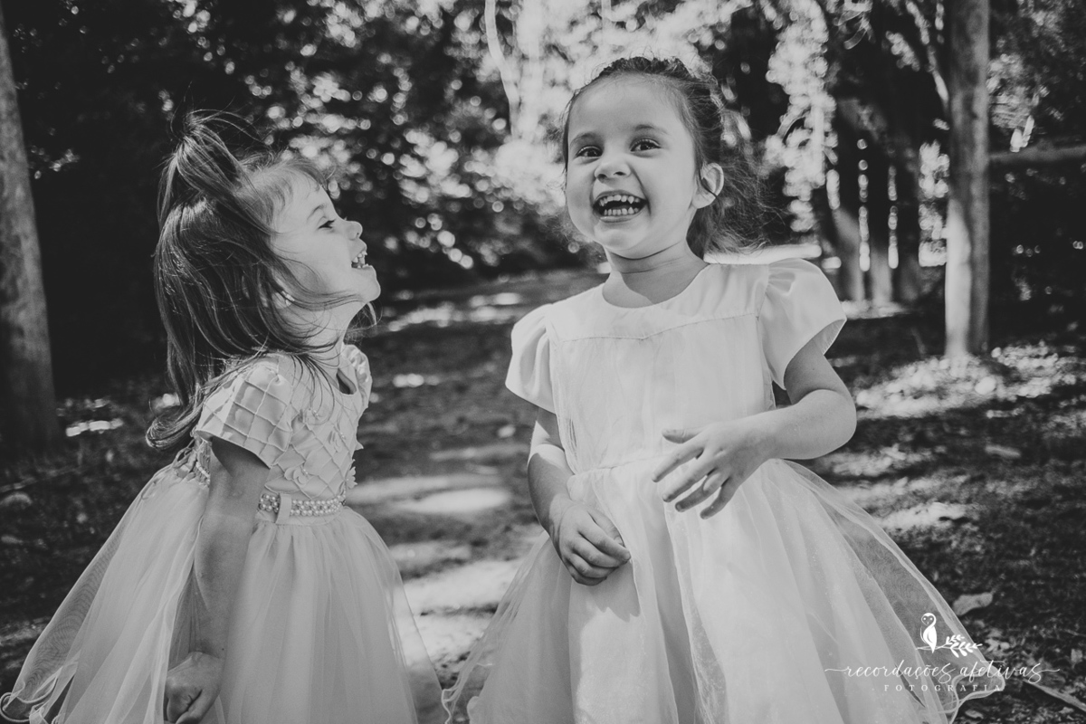 Crianças felizes no ensaio família