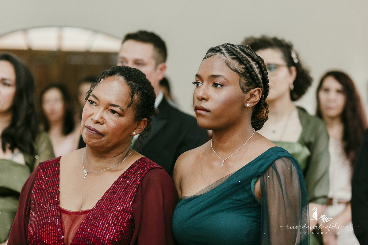 Familiares e amigos se emocionaram durante toda a cerimônia do casal.