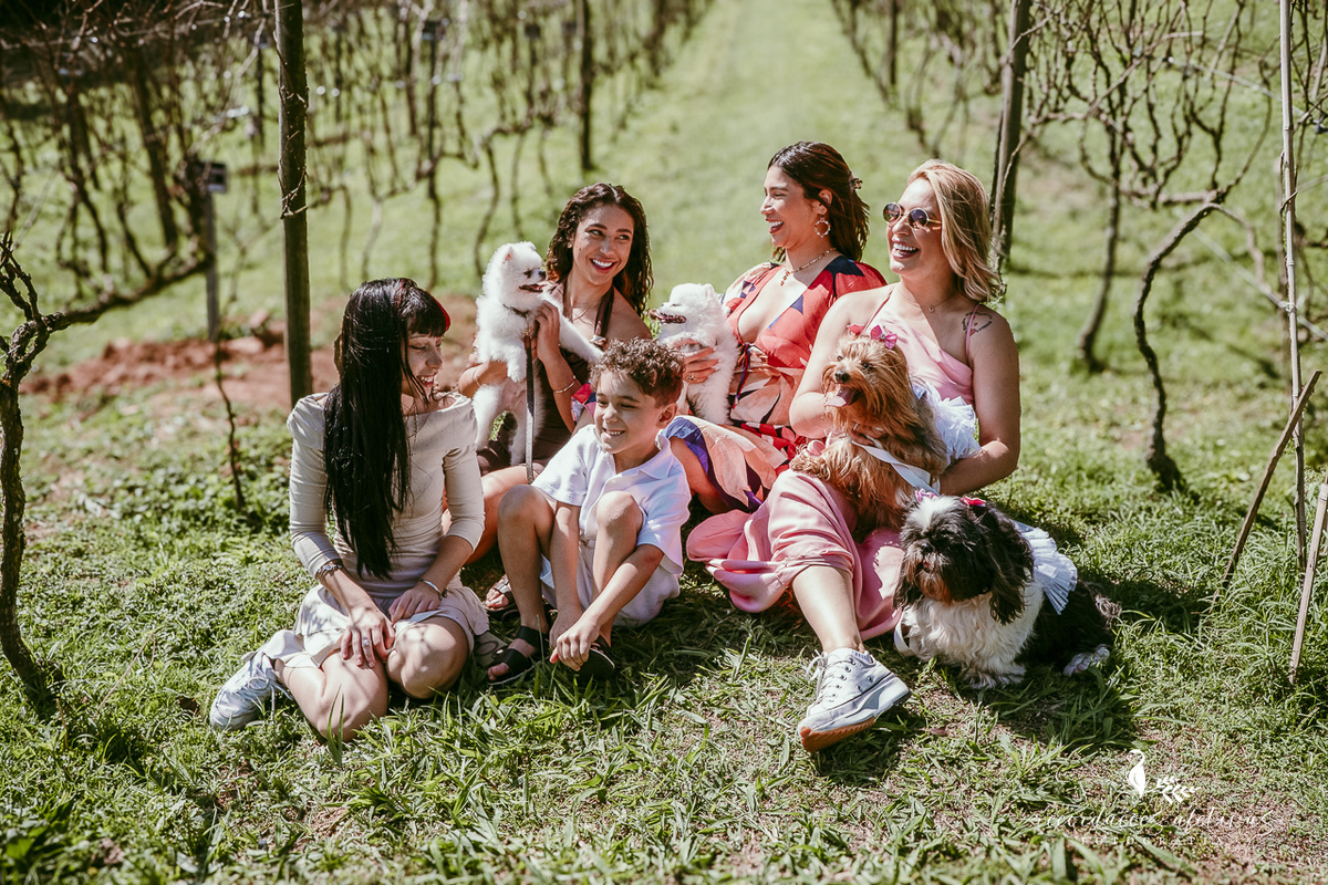 Sheila celebrando seus 51 anos ao lado da família em um ensaio fotográfico na Quinta do Olivardo, em São Roque
