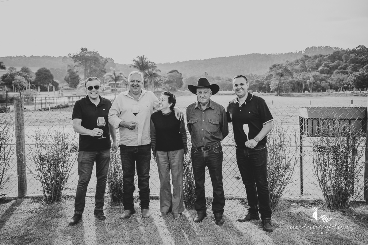 Família e amigos reunidos para comemorar os 80 anos de Henrique no Rancho da Rafa.