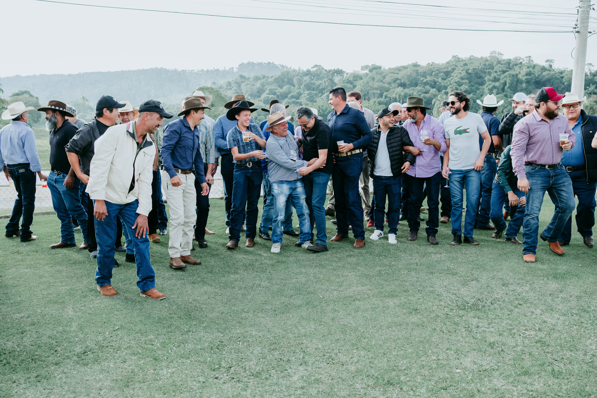 Uma grande família reunida para celebrar a vida e a história de Henrique Góes.
