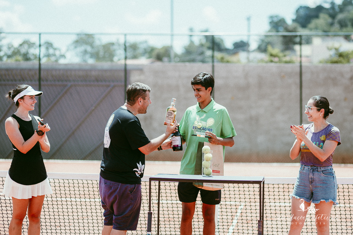 Premiação dos finalistas dos torneios realizados na Estação 103 Tênis Clube.