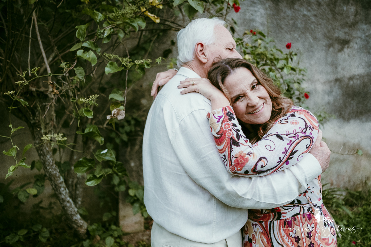 Retrato de Maria Helena e Omar durante o ensaio que registra seus 60 anos de casamento.