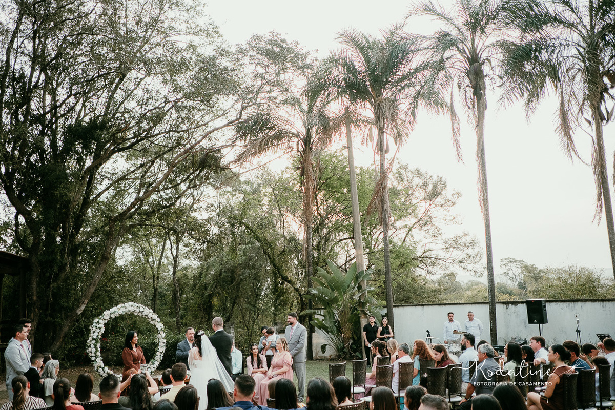 Família inteira reunida para celebrar o amor e a história dos noivos