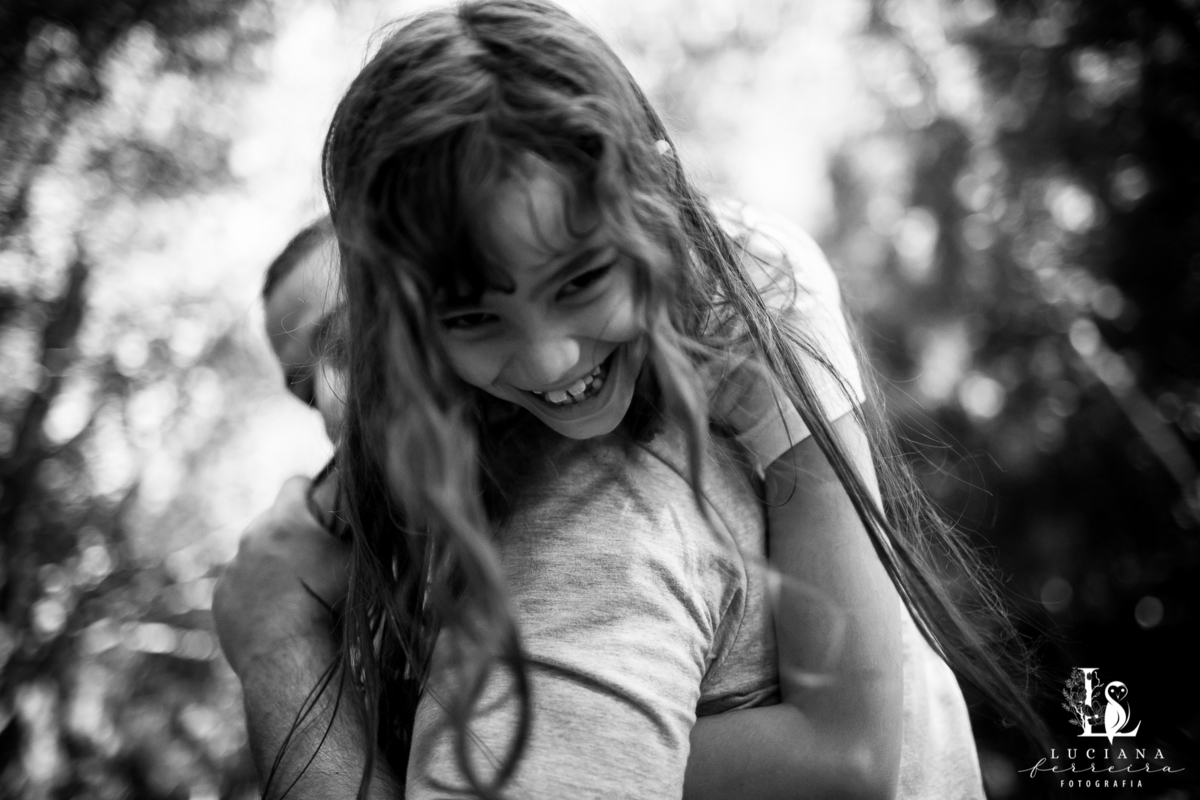 Ensaio Família 4 pessoas 2 meninas 1 pai 1 mãe felizes