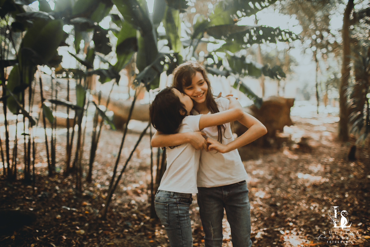 Ensaio Família 4 pessoas 2 meninas 1 pai 1 mãe felizes