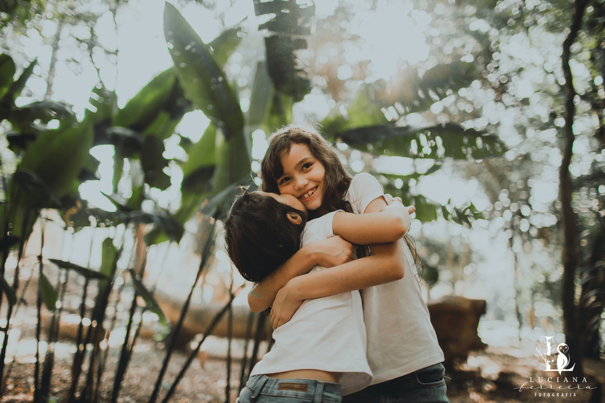 Ensaio Família 4 pessoas 2 meninas 1 pai 1 mãe felizes