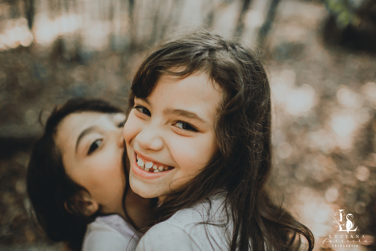 Ensaio Família 4 pessoas 2 meninas 1 pai 1 mãe felizes