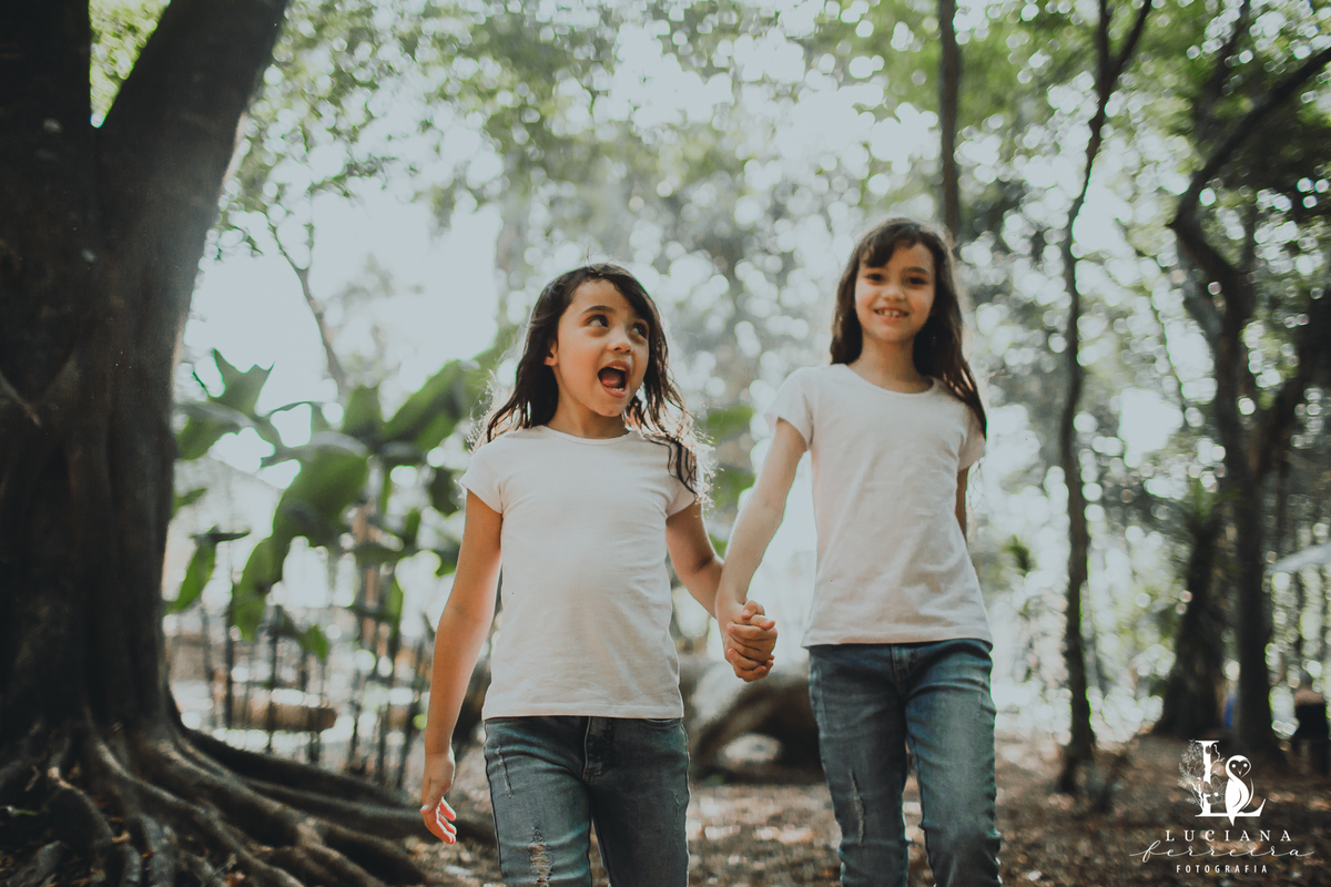 Ensaio Família 4 pessoas 2 meninas 1 pai 1 mãe felizes