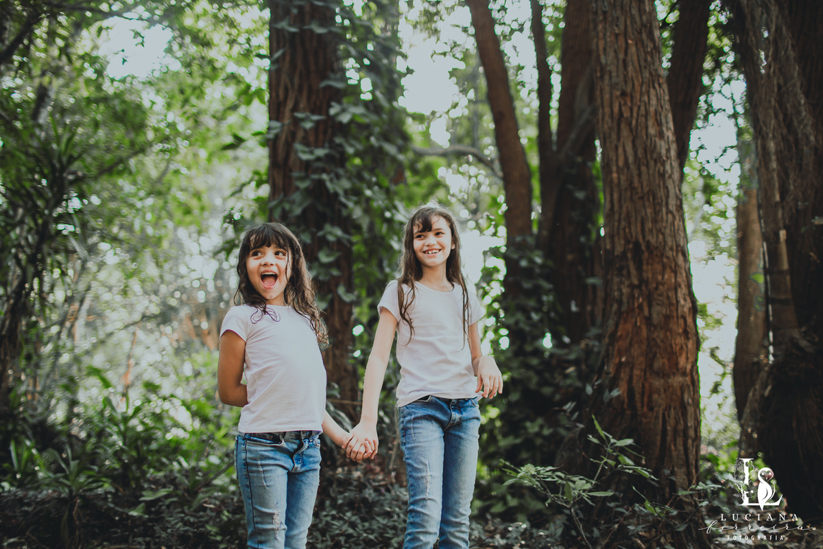 Ensaio Família 4 pessoas 2 meninas 1 pai 1 mãe felizes
