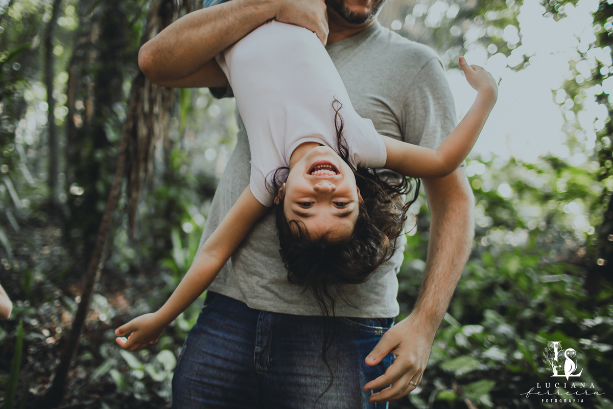 Ensaio Família 4 pessoas 2 meninas 1 pai 1 mãe felizes