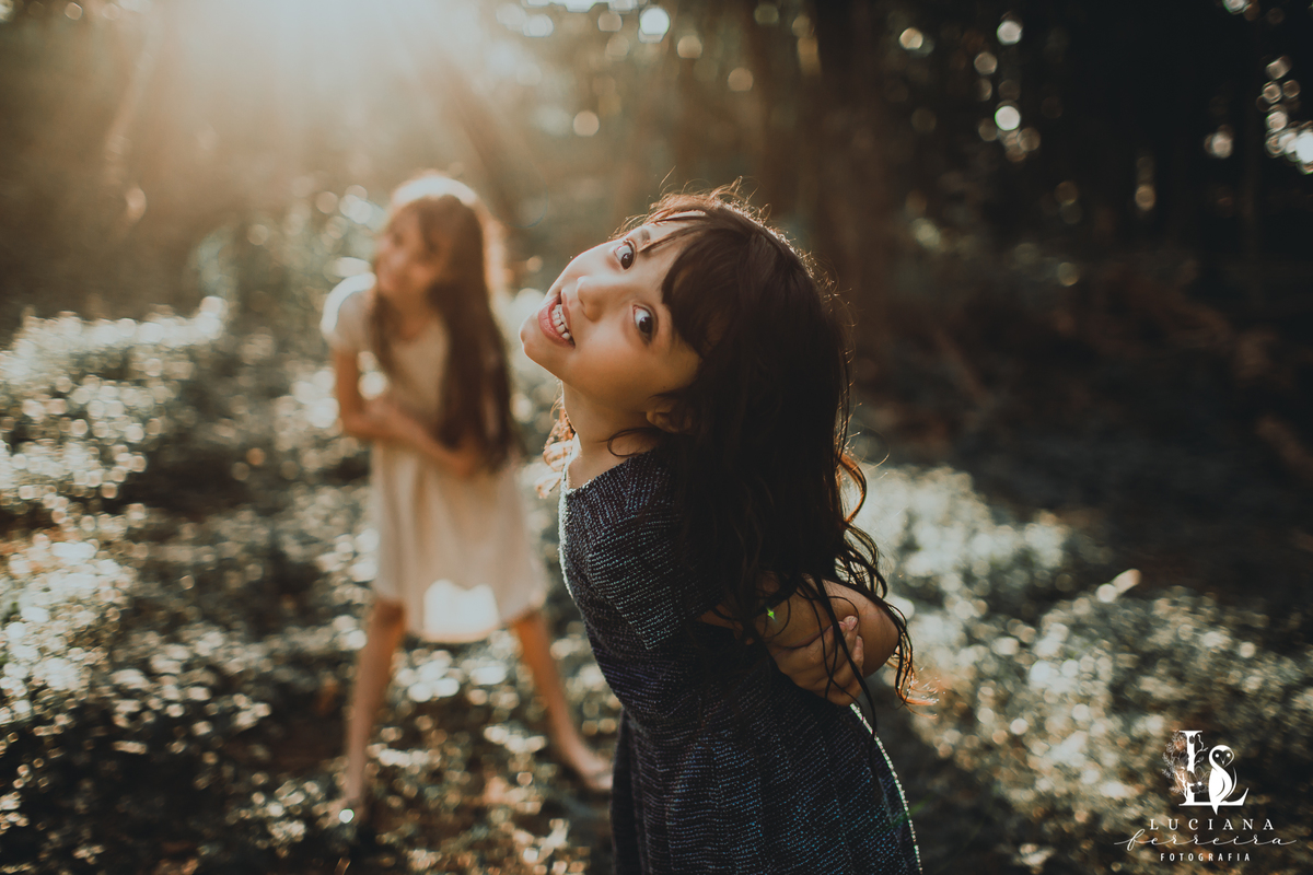 Ensaio Família 4 pessoas 2 meninas 1 pai 1 mãe felizes