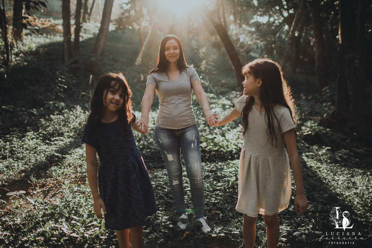 Ensaio Família 4 pessoas 2 meninas 1 pai 1 mãe felizes