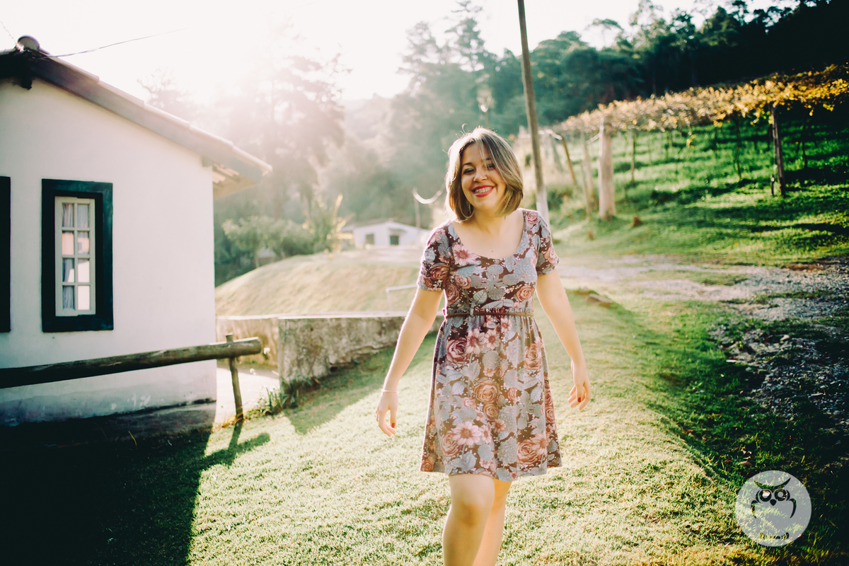 Ensaio Feminino Mulher com cabelo curto na natureza