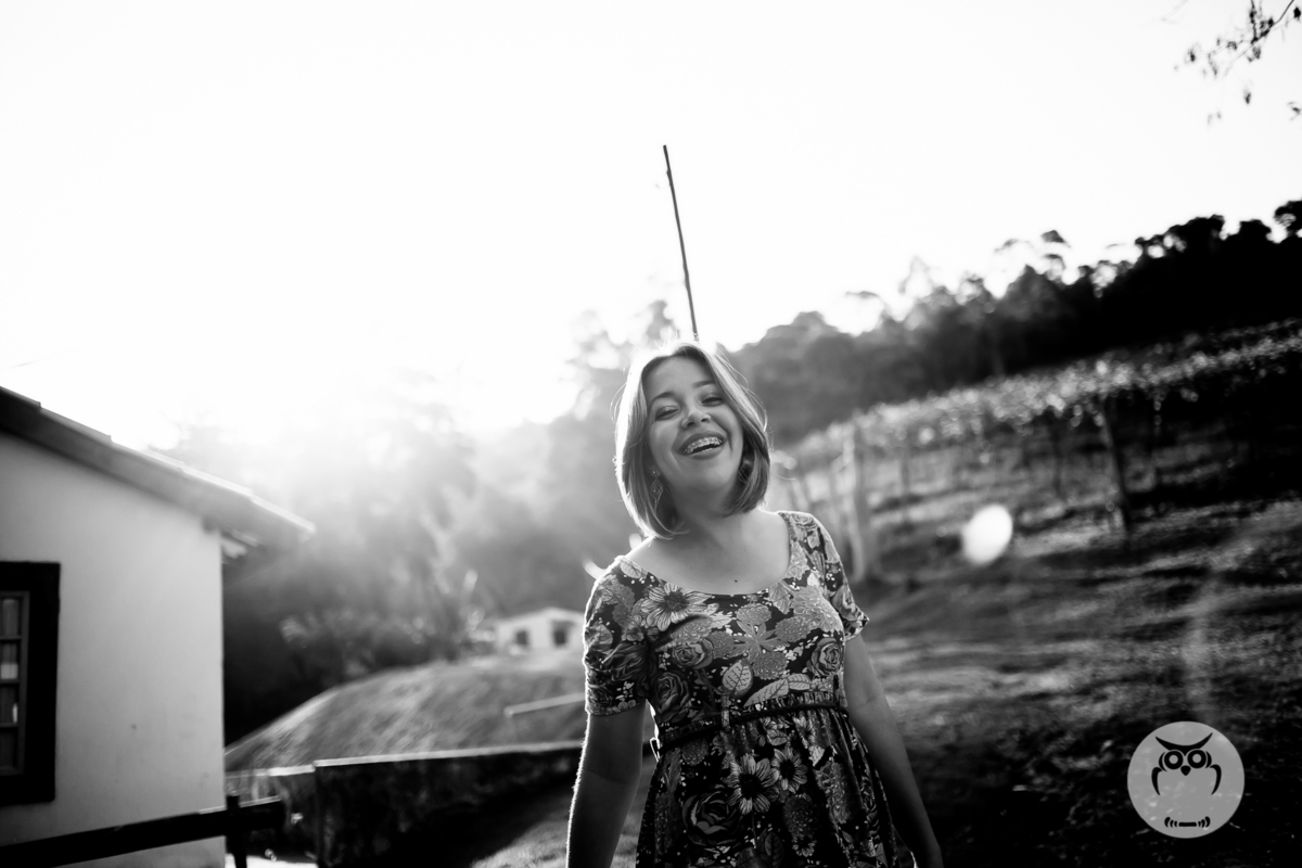 Ensaio Feminino Mulher com cabelo curto na natureza