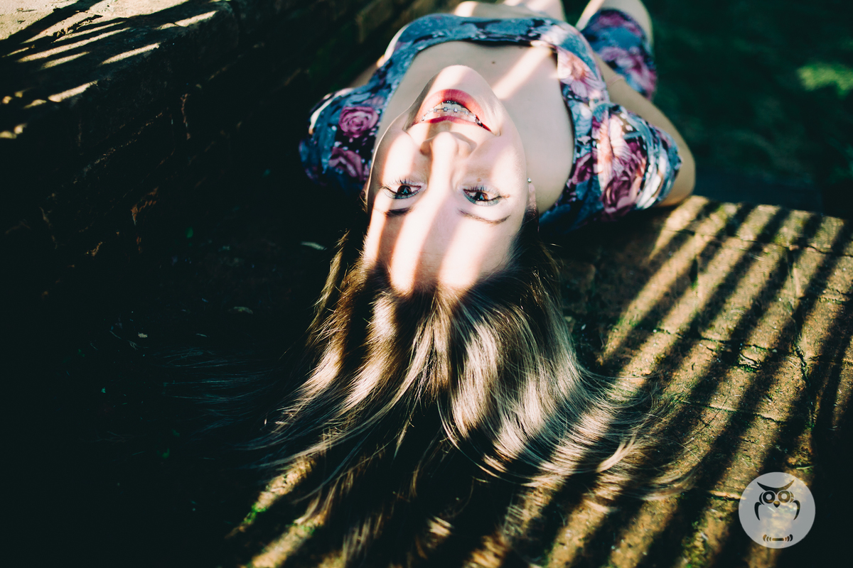 Ensaio Feminino Mulher com cabelo curto na natureza