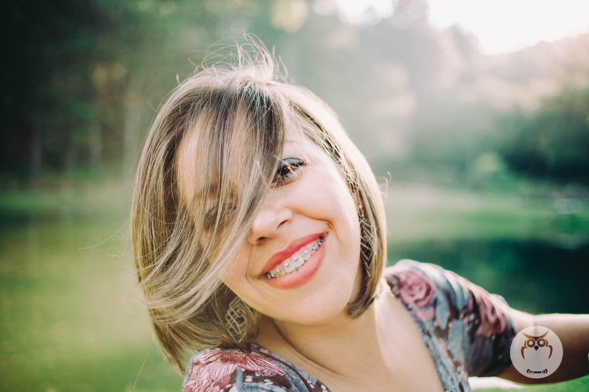 Ensaio Feminino Mulher com cabelo curto na natureza