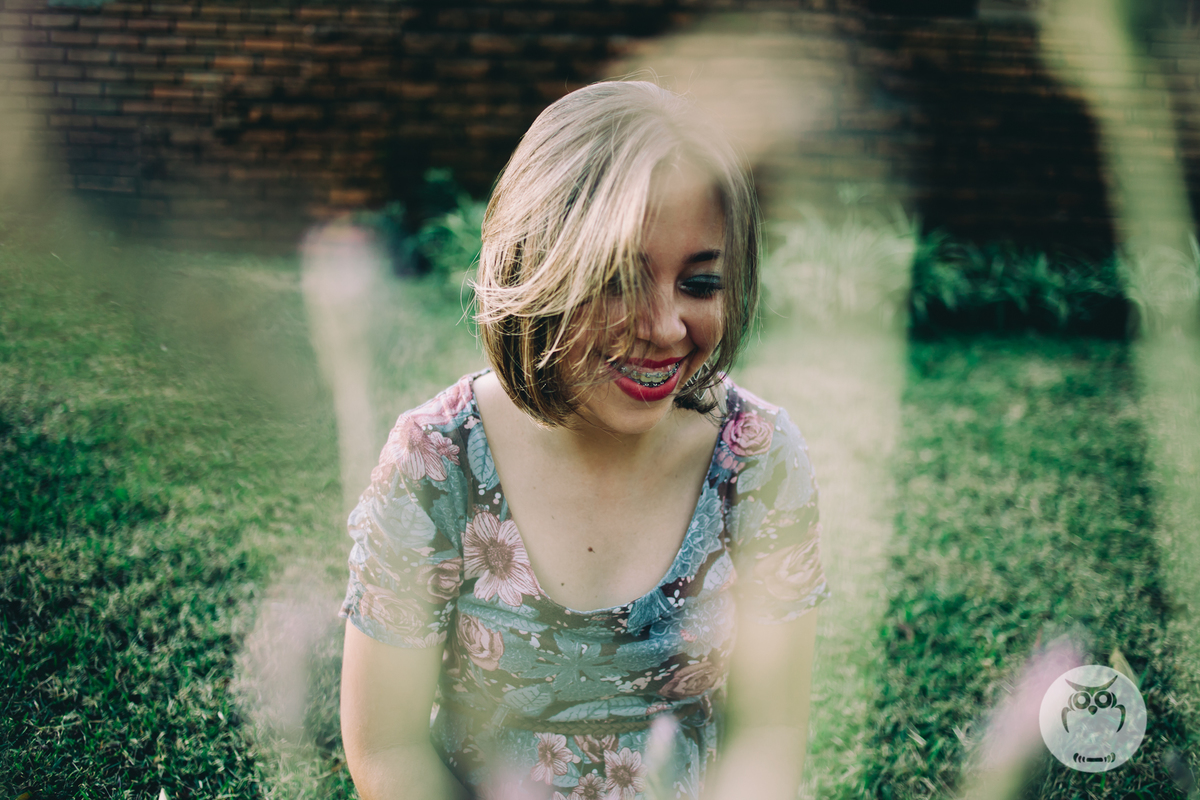 Ensaio Feminino Mulher com cabelo curto na natureza