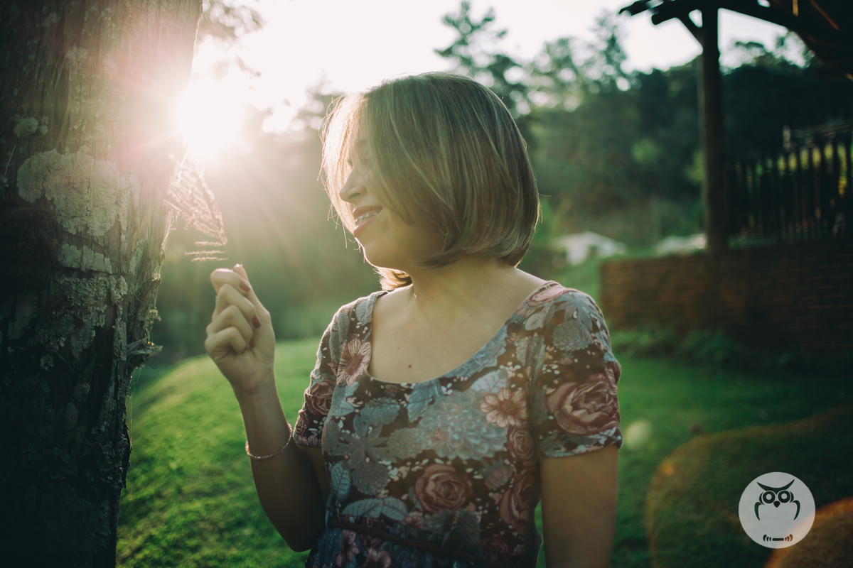 Ensaio Feminino Mulher com cabelo curto na natureza
