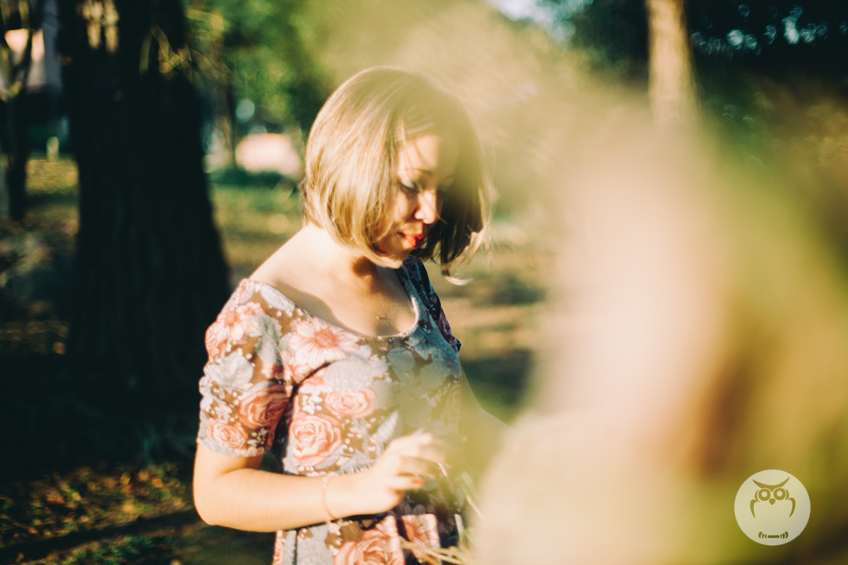 Ensaio Feminino Mulher com cabelo curto na natureza