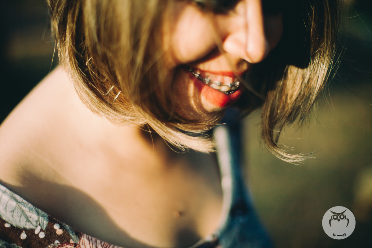 Ensaio Feminino Mulher com cabelo curto na natureza