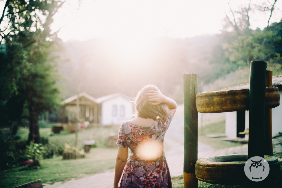 Ensaio Feminino Mulher com cabelo curto na natureza