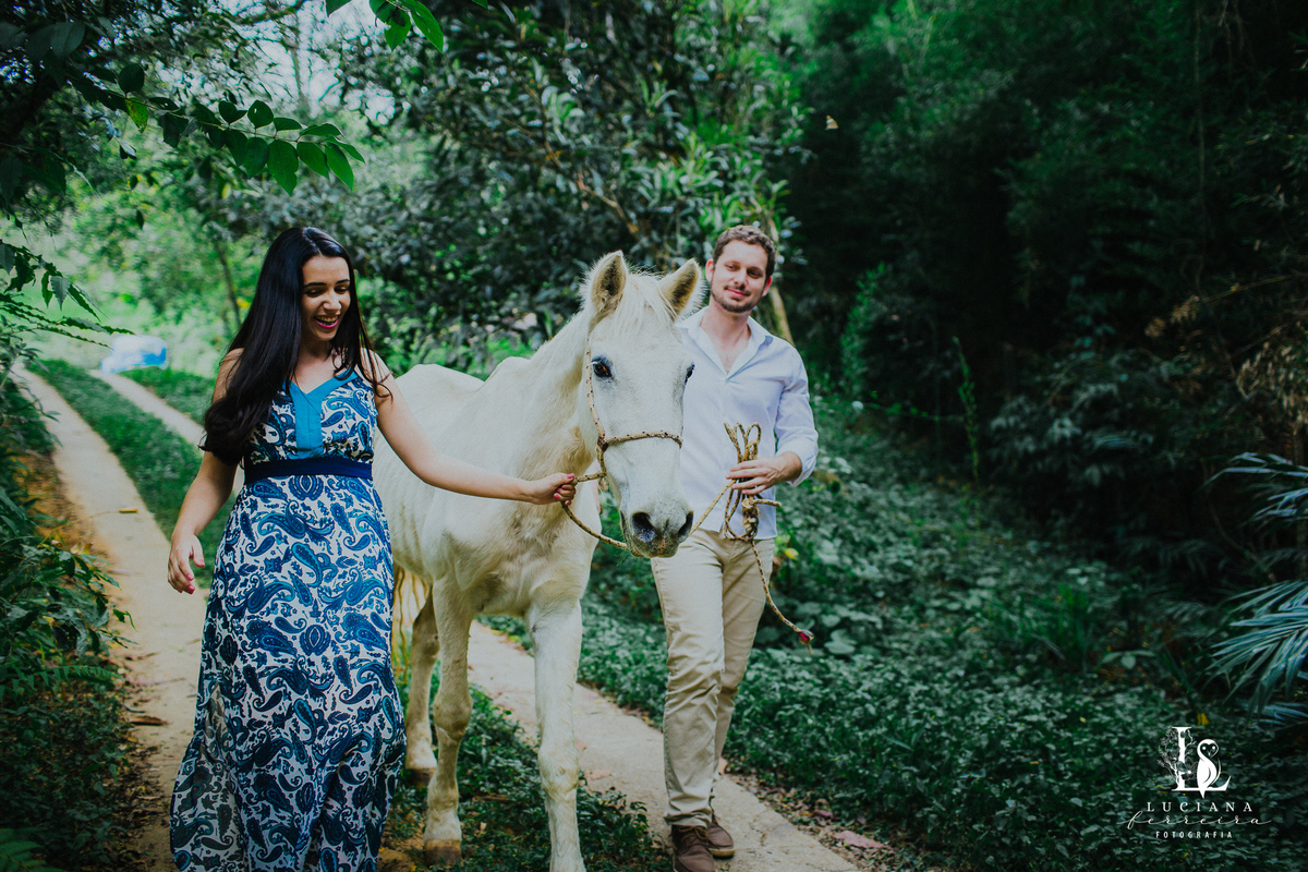 Ensaio Pré-Wedding . O casal com seu cavalo.