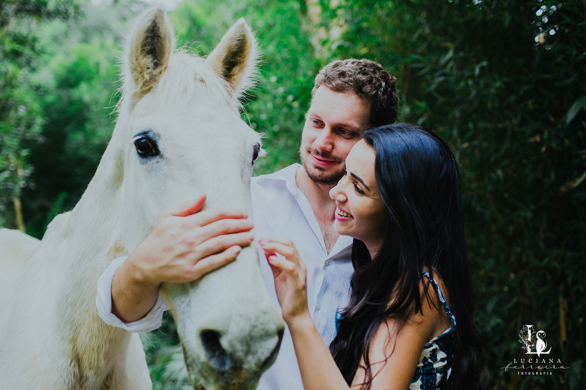 Ensaio Pré-Wedding . O casal com seu cavalo.