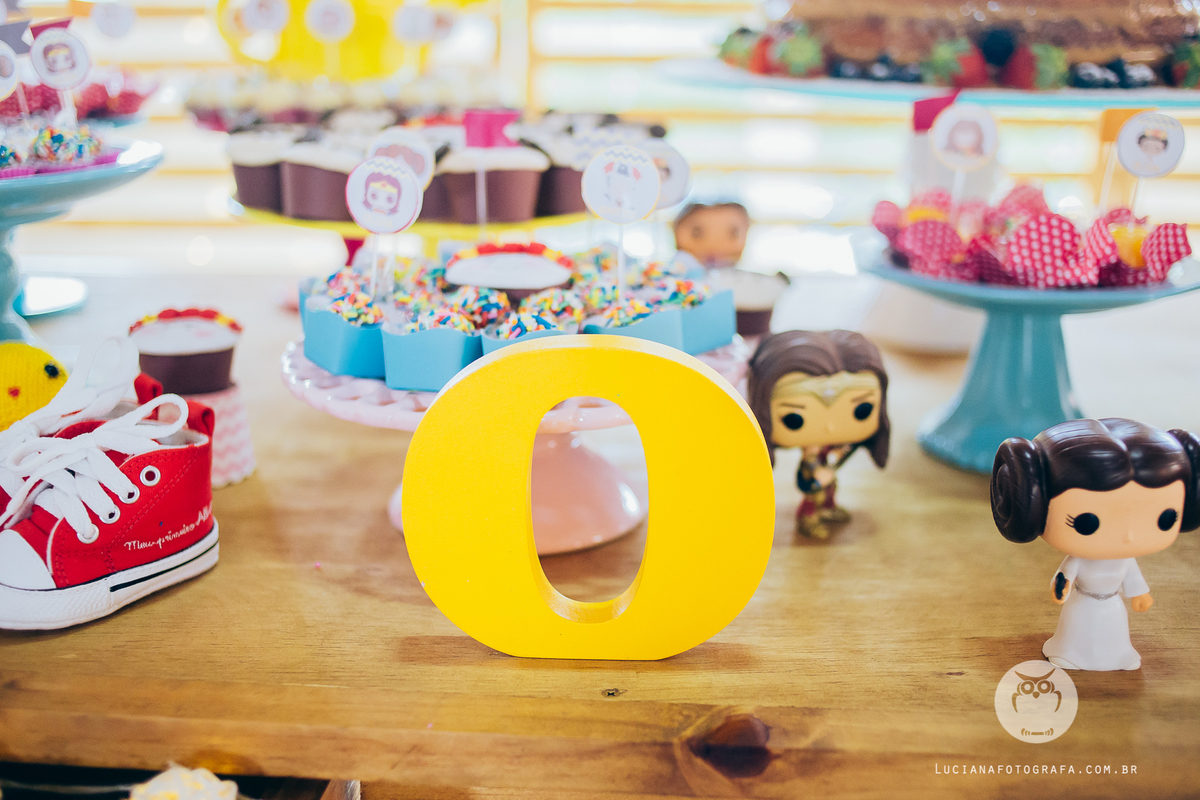 Ché de Bebê Gêmeas Martina e Olíva. Tema Frida Kahlo, Star Wars, Grandes Mulheres