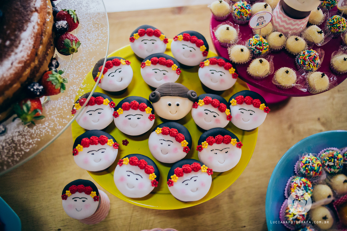 Ché de Bebê Gêmeas Martina e Olíva. Tema Frida Kahlo, Star Wars, Grandes Mulheres