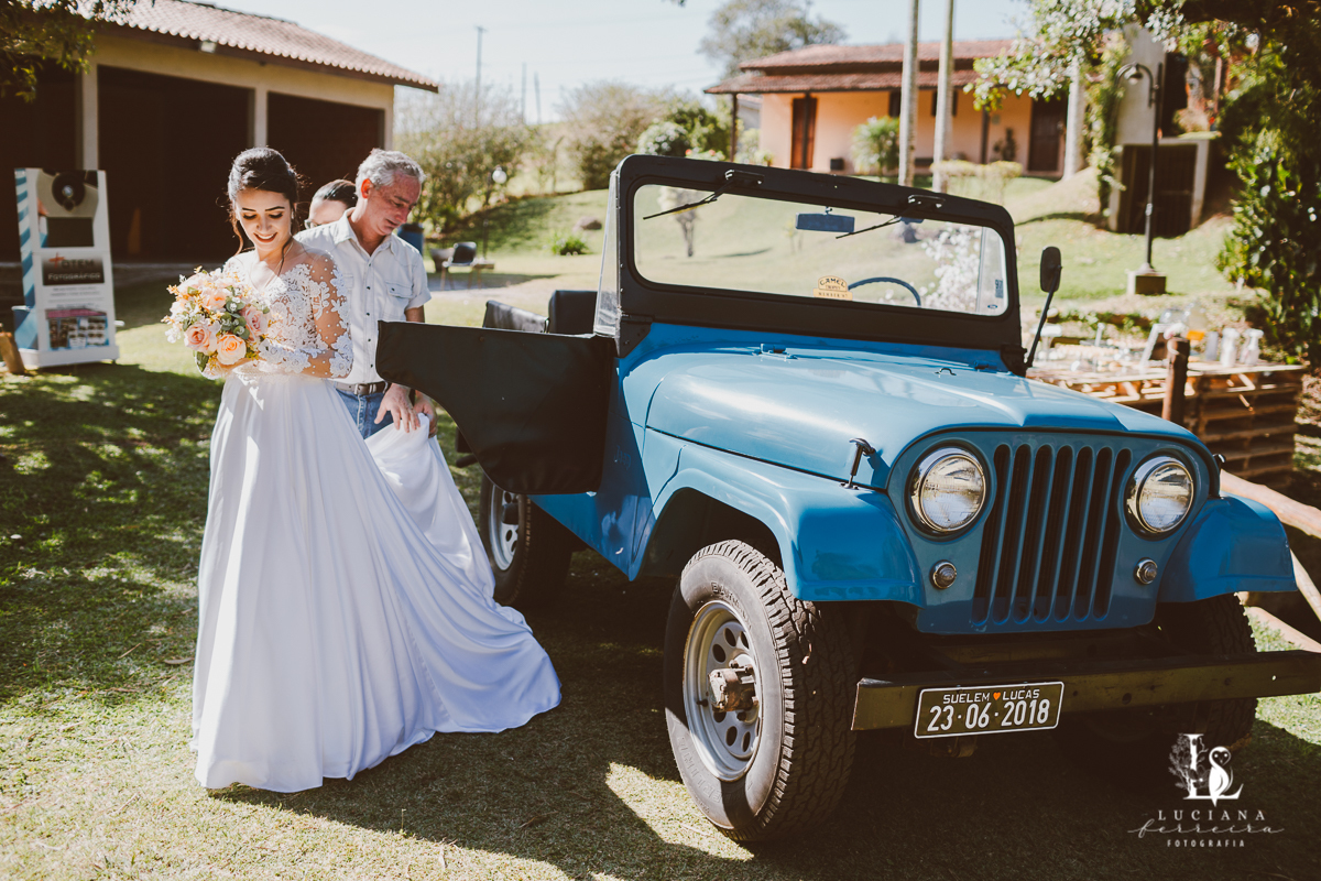 Chegada da noiva em grande estilo